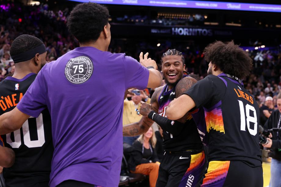 500彩票网官方-杰伦·格林1.1秒三分压哨绝杀 太阳双加时险胜魔术