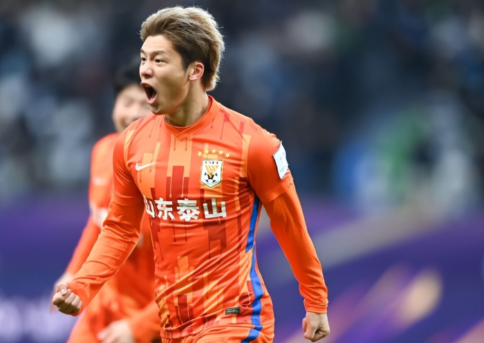 500万彩票网-他曾两次被球迷视为鲁能离队热门，如今却依然能留队，值得期待|陈蒲|中超|重庆|邵佳一|国足_新浪体育_新浪新闻